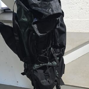 Nomad Men's Camping Backpack in Black and Dark Green